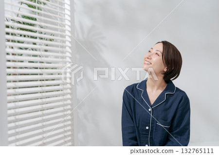 Woman relaxing in pajamas 132765111