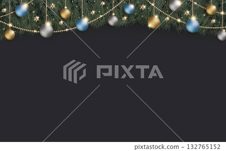 閃閃發光的聖誕裝飾和寬闊的黑色背景 132765152