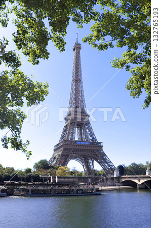 Eiffel Tower 132765193