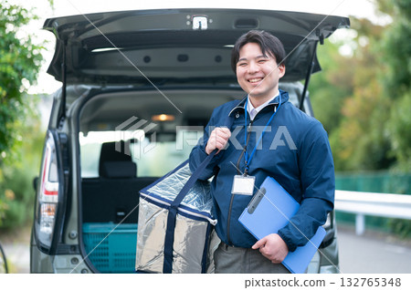 Man making a delivery Man making a delivery 132765348