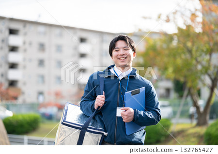 Man making a delivery Man making a delivery 132765427