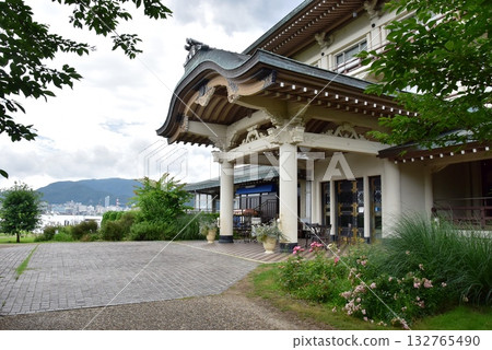 大津市柳崎湖濱公園琵琶湖大津館和琵琶湖 132765490