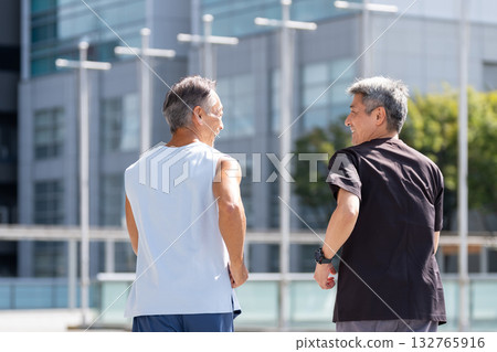 Senior man jogging 132765916