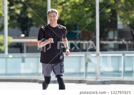 Senior man jogging Senior man jogging 132765925