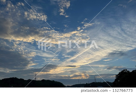 Gradation of clouds and sky dyed at dusk 132766773