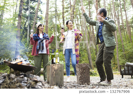 Family having a bonfire at a campsite 132767906
