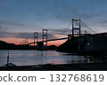 Kurushima Kaikyo橋樑晚上視圖 132768619