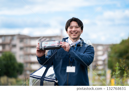 午餐盒外賣員 132768631