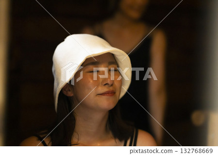 Woman enjoying the sauna 132768669