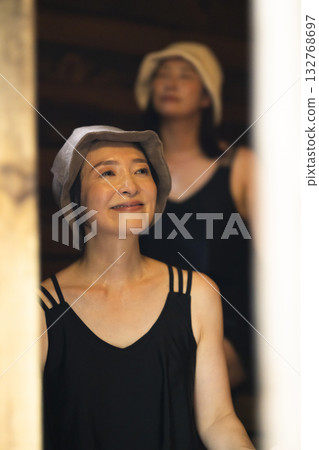 婦女享受桑拿 婦女享受桑拿 132768697
