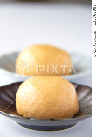 Hot spring buns on a plate 132768988
