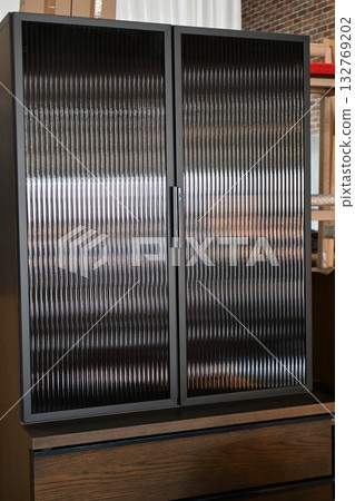 玻璃櫥櫃門 132769202