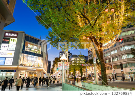 名古屋市中區丸榮商業街、榮、廣小路通、廣小路伊勢町十字路口點燈 132769884