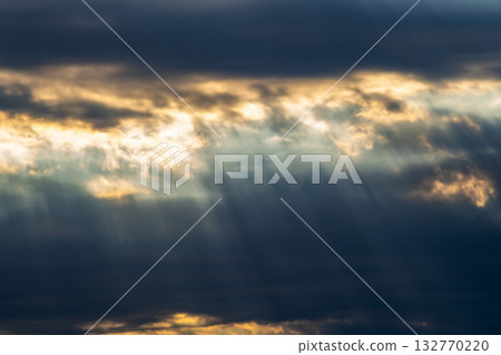 Light filtering through the gaps in the clouds a-2 High saturation contrast 132770220