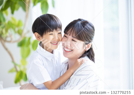 Family portrait of mom and boy 132770255