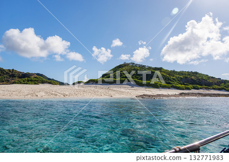 Ferry to the uninhabited island of Zamami Island. You can go to Amuro Island, Kabi Island, and Agenashiki Island. Zamami Port, Zamami Island, Kerama Islands, Shimajiri District, Okinawa Prefecture 132771983