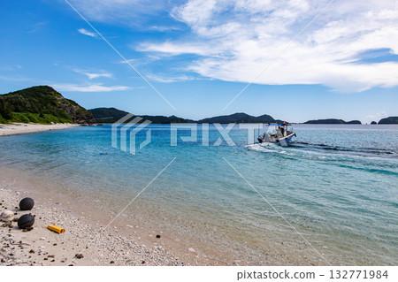 Ferry to the uninhabited island of Zamami Island. You can go to Amuro Island, Kabi Island, and Agenashiki Island. Zamami Port, Zamami Island, Kerama Islands, Shimajiri District, Okinawa Prefecture 132771984