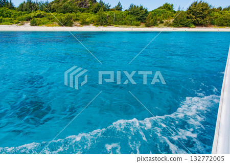 Ferry to the uninhabited island of Zamami Island. You can go to Amuro Island, Kabi Island, and Agenashiki Island. Zamami Port, Zamami Island, Kerama Islands, Shimajiri District, Okinawa Prefecture 132772005