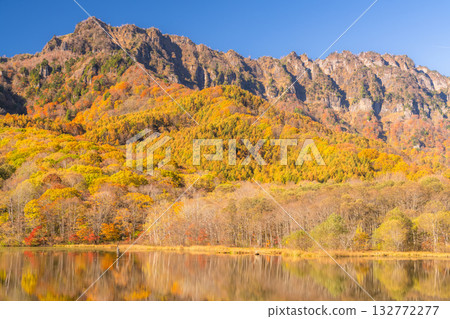 長野縣：鏡池與戶隱的秋色美景 132772277