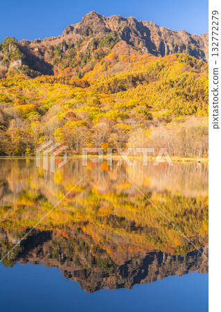 長野縣：鏡池與戶隱的秋色美景 132772279