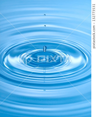 【人工智慧生成影像】水滴與漣漪的和諧 132773531