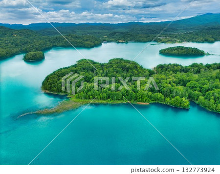 Lake Redakami 132773924