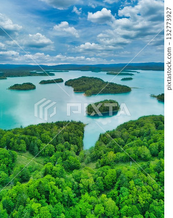 Lake Redakami 132773927