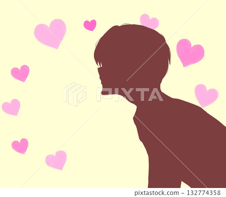 男人即將親吻冬日之心剪影 男人即將親吻冬日之心剪影 132774358