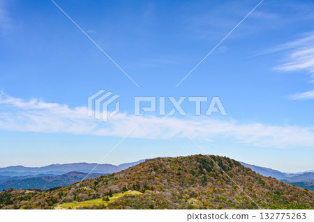 從茶臼山高原空中花園看到的秋景(愛知縣) 從茶臼山高原空中花園看到的秋景(愛知縣) 132775263