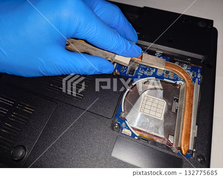 安裝筆記型電腦CPU散熱器 132775685