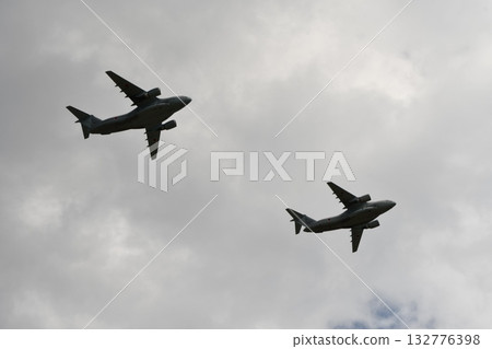 Airplane that took off 132776398