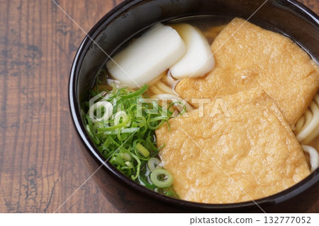 Kitsune udon Japanese food 132777052