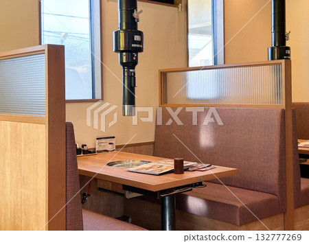 Table seating at a yakiniku restaurant 132777269