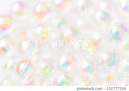 玻璃球和閃亮的背景材料 132777326