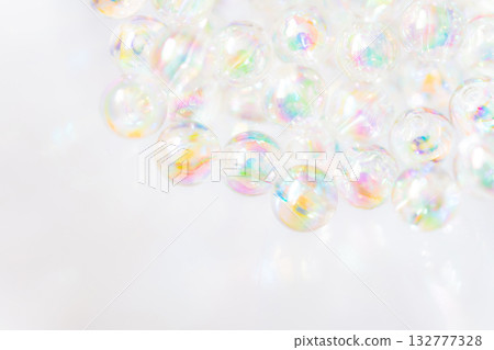 玻璃球和閃亮的背景材料 132777328