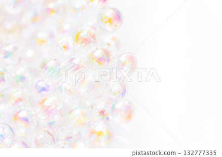 玻璃球和閃亮的背景材料 玻璃球和閃亮的背景材料 132777335