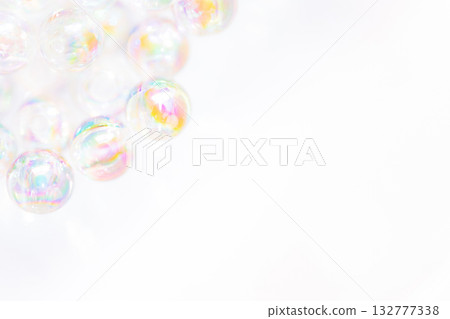 玻璃球和閃亮的背景材料 132777338