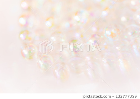 玻璃球和閃亮的背景材料 132777359