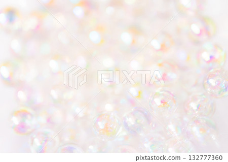 玻璃球和閃亮的背景材料 玻璃球和閃亮的背景材料 132777360