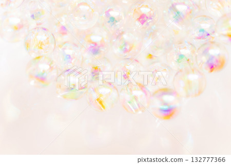 玻璃球和閃亮的背景材料 玻璃球和閃亮的背景材料 132777366