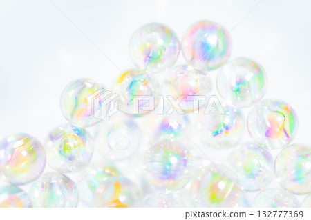 玻璃球和閃亮的背景材料 132777369