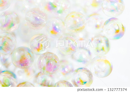 玻璃球和閃亮的背景材料 132777374