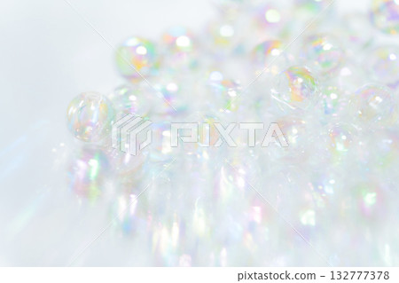 玻璃球和閃亮的背景材料 132777378