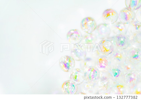 玻璃球和閃亮的背景材料 132777382