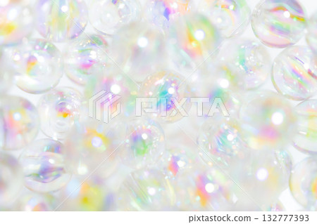 玻璃球和閃亮的背景材料 132777393