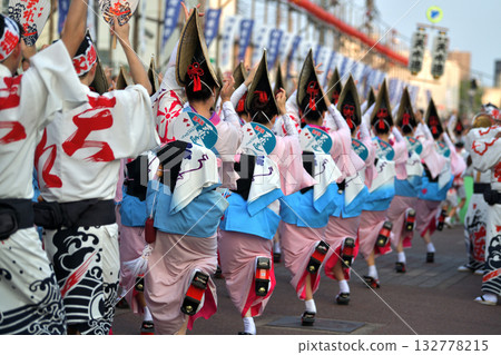 Dancing into the Tokushima Awa Odori 132778215