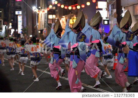 Dancing into the Tokushima Awa Odori Dancing into the Tokushima Awa Odori 132778303