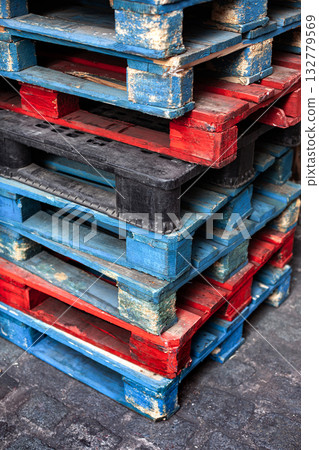 Used blue and red pallets Used blue and red pallets 132779569