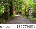 The approach to Togakushi Shrine's inner shrine is surrounded by greenery 132779651
