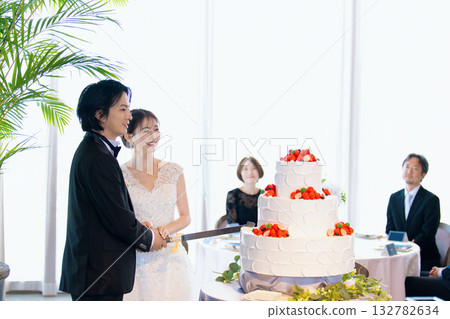 婚禮招待會切蛋糕 婚禮招待會切蛋糕 132782634